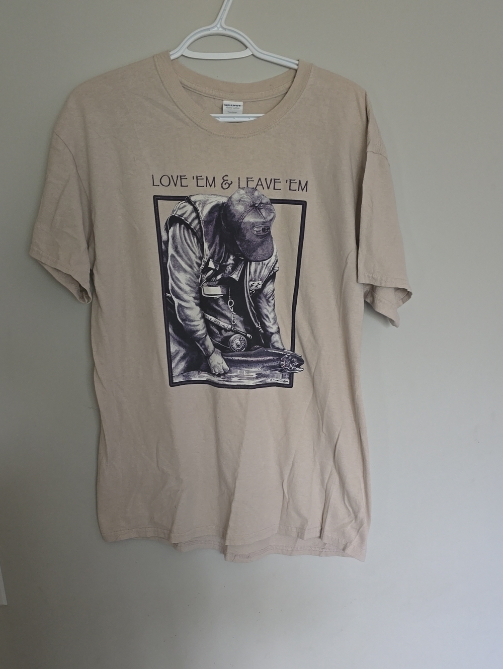 Gildan Beige Short Sleeve Tee with Fishing Graphic